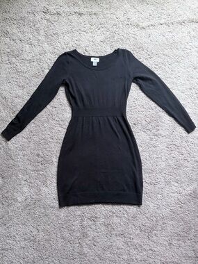Classic Black Long-Sleeve Knit Dress